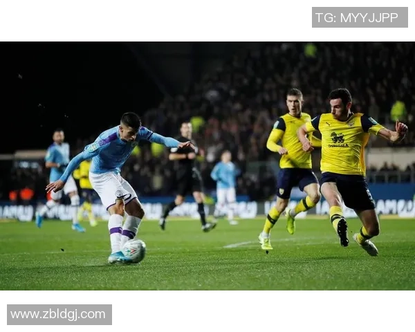 狼队与哈德斯足球激战正酣谁能在这场较量中笑到最后